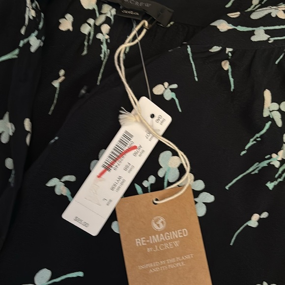 J crew women L blouse with floral pattern and placket. NWT - Picture 2 of 6